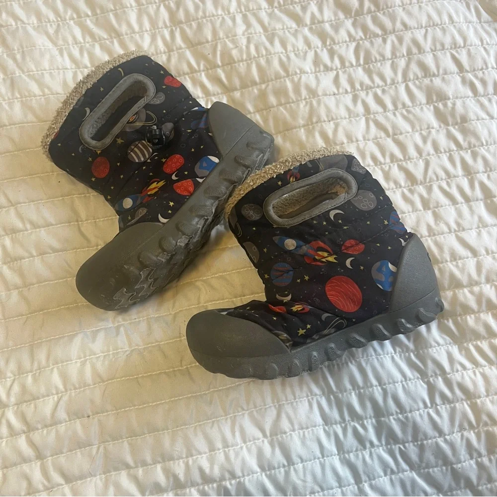 Bogs Kids Space-Print Winter Boots in Black with Multi-Color Planets